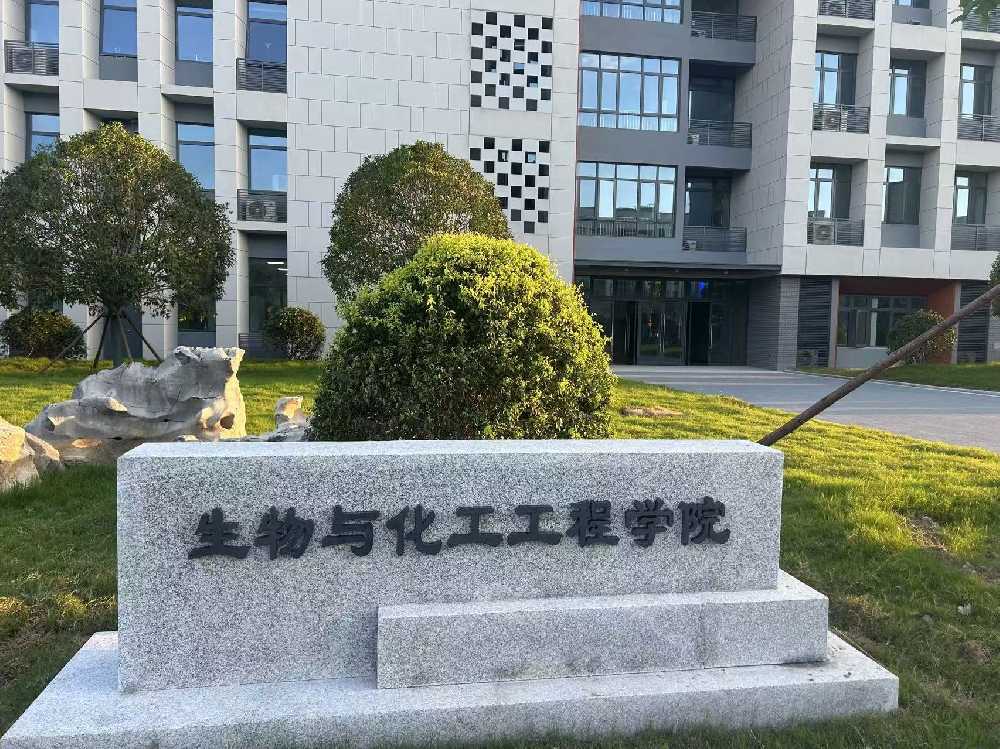 连城县扬州职业大学体育场高杆灯项目